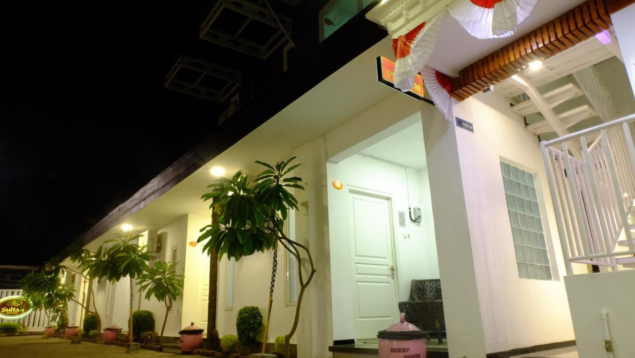 Sultan Guesthouse ตุลุงอากุง ภายนอก รูปภาพ