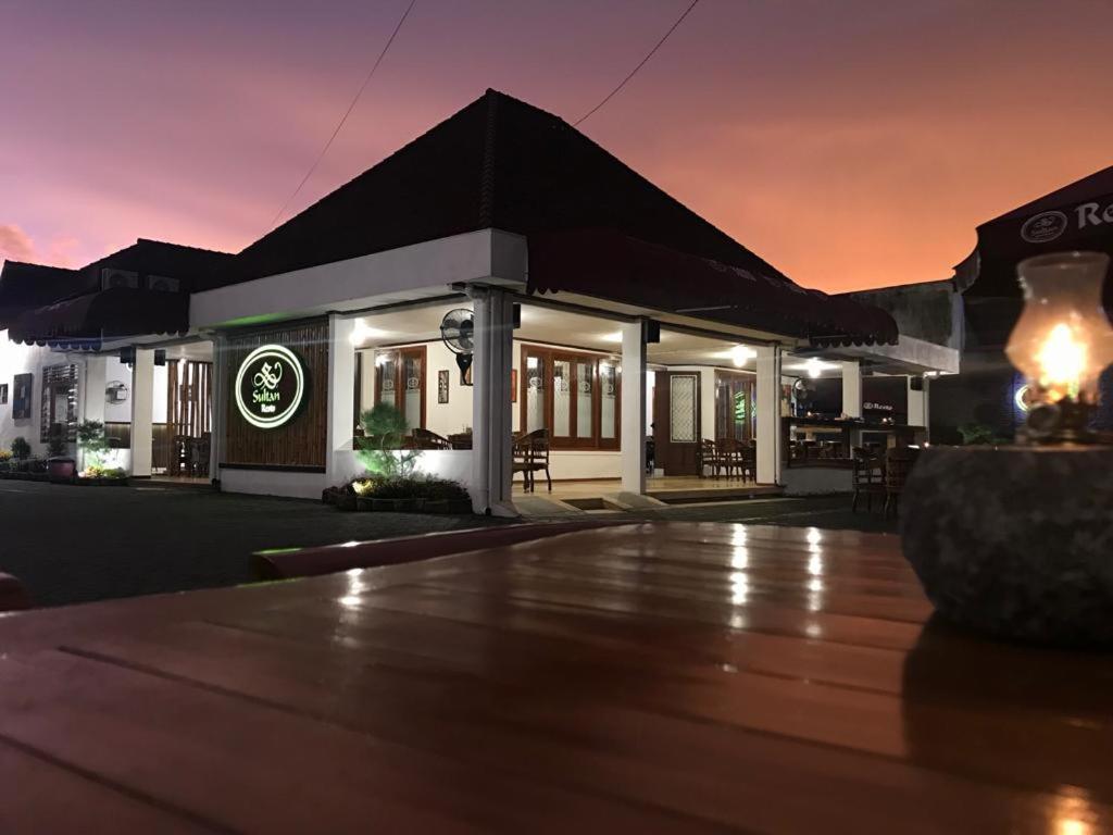 Sultan Guesthouse ตุลุงอากุง ภายนอก รูปภาพ